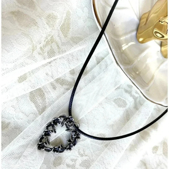 Women's Fashion Cord Necklace with Metallic Wreath Pendant Charm - Picture 3 of 4